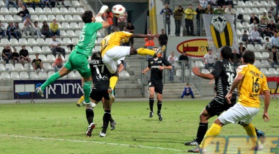 גיא חיימוב מקדים את דלה ימפולסקי (יוסי ציפקיס) גיא חיימוב מקדים את דלה ימפולסקי (יוסי ציפקיס)