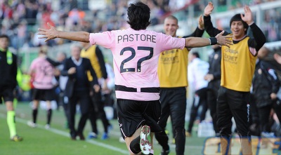 חאבייר פאסטורה חוגג את שער הצמד נגד קטאניה (GettyImages)