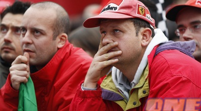 אוהדי פרארי לא מאמינים שזה קורה להם (רויטרס)