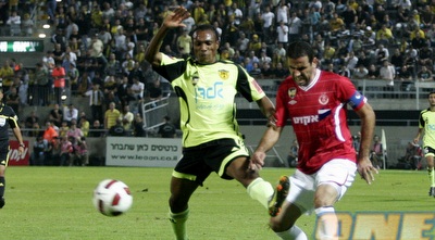 יבואה. גם כן זכה לנהמות גזעניות? (רועי גלדסטון) יבואה. גם כן זכה לנהמות גזעניות? (רועי גלדסטון)