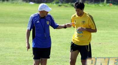 מלמיליאן מתדרך את עידן טל (יניב גונן) מלמיליאן מתדרך את עידן טל (יניב גונן)