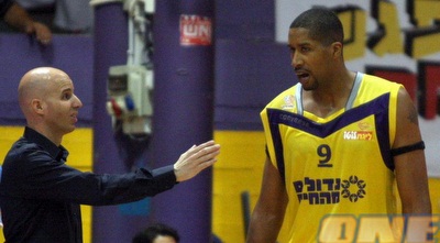 פרנקו וארנולד. המושעים שכרו עו&qout;ד (יניב גונן)