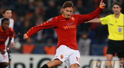 פרנצ´סקו טוטי ניגש לבעוט את שער הניצחון (GettyImages) פרנצ´סקו טוטי ניגש לבעוט את שער הניצחון (GettyImages)