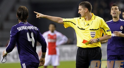 סרחיו ראמוס רואה את הכרטיס האדום (רויטרס) סרחיו ראמוס רואה את הכרטיס האדום (רויטרס)