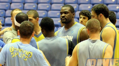 אימון מכבי (משה חרמון)