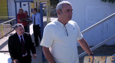 מוטי אבוקסיס בליווי עורכי דינו (יוסי ציפקיס)