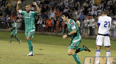 ולדימיר דבאלשווילי ויניב קטן חוגגים (יוסי ציפקיס)