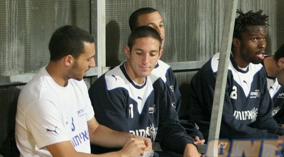 אלרואי כהן. נערי בר מצווה באו להצטלם גם איתו (מור שאולי) אלרואי כהן. נערי בר מצווה באו להצטלם גם איתו (מור שאולי)