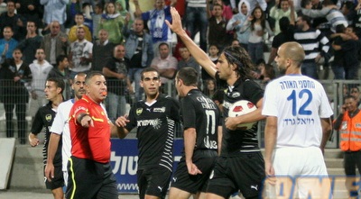 בד&qout;ש מבקש לבעוט את הפנדל, רן בן שמעון לא הסכים (מור שאולי) בד&qout;ש מבקש לבעוט את הפנדל, רן בן שמעון לא הסכים (מור שאולי)