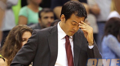 אריק ספולסטרה תופס את הראש (GettyImages)