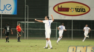 ניצן דמארי חוגג את השער של האח (מור שאולי)