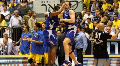 גרונפלד חוגג (יניב גונן)