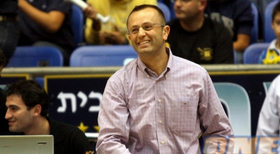 דן שמיר מאושר. ניצחון גדול פעם נוספת על מכבי בנוקיה (יניב גונן)