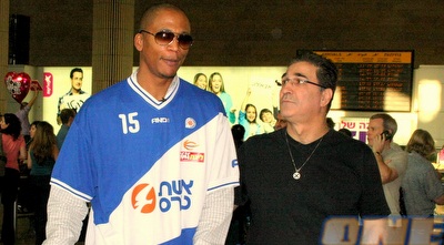 באסטון בישראל (משה חרמון)