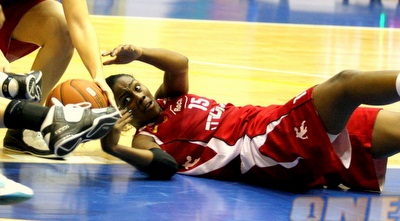 ליטל מתרסקת. התקשתה למצוא את הטבעת (משה חרמון)