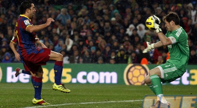 צ´אבי כובש את הראשון של ברצלונה (רויטרס)