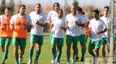 שחקני מכבי חיפה. קיום המשחק בשבת מוטל בספק (עמית מצפה) שחקני מכבי חיפה. קיום המשחק בשבת מוטל בספק (עמית מצפה)