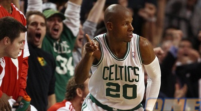 ריי אלן חוגג לאחר השלשה המכריעה שקלע (GettyImages)