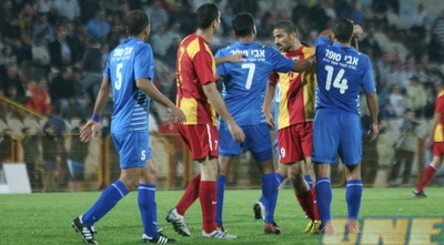 שחקני רמת גן מרגיעים את משה אוחיון (מור שאולי)