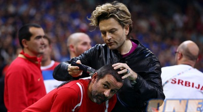 הקפטן הסרבי, בוגדן אוברדוביץ´ זוכה לגילוח (GettyImages)