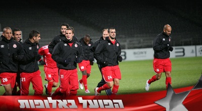 שהר, ידין, באדיר, אבוטבול והחברים באימון המסכם בליון (האתר הרשמי של הפועל ת&qout;א)