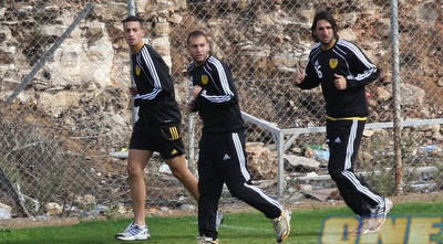 סטיבן כהן, דן אייבינדר, אבירם ברוכיאן. הקפטן לקח אחריות (גיא בן זיו)