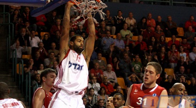 בראיין רנדל מטביע (יניב גונן)