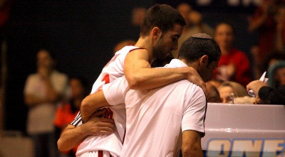 יוגב אוחיון מדדה החוצה. &qout;הוסר החשש לשבר&qout; (יניב גונן)