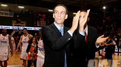 עודד קטש חוגג בסיום (יניב גונן)