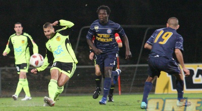 קובי מויאל מול פידליס (עמית מצפה) קובי מויאל מול פידליס (עמית מצפה)