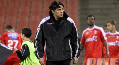 גיא עזורי אחרי הניצחון על סכנין. באשקלון עדיין לא נשמו לרווחה (יניב גונן)