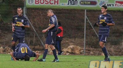 כליבאת חוגג, החברים באים לברך (עמית מצפה) כליבאת חוגג, החברים באים לברך (עמית מצפה)