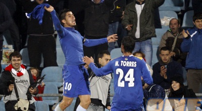 חואן אנחל אלבין חוגג בלי החולצה רגע לפני שהורחק (רויטרס) חואן אנחל אלבין חוגג בלי החולצה רגע לפני שהורחק (רויטרס)