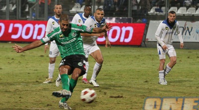 קטן  כובש ונותן לחיפה ניצחון (עמית מצפה)