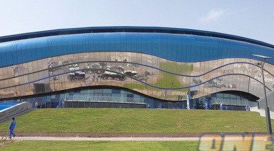 המתקן המפואר שהוקם באמצע המדבר לכבוד התחרות (איגוד השחייה) המתקן המפואר שהוקם באמצע המדבר לכבוד התחרות (איגוד השחייה)