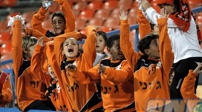 הקהל של נס ציונה. משחק לעיני אצטדיון כמעט ריק (יוסי ציפקיס) הקהל של נס ציונה. משחק לעיני אצטדיון כמעט ריק (יוסי ציפקיס)