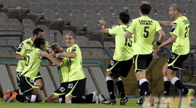 שחקני רמה&qout;ש חוגגים עם רון בן נחום (יוסי ציפקיס) שחקני רמה&qout;ש חוגגים עם רון בן נחום (יוסי ציפקיס)