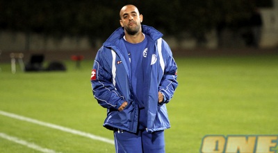 ראובן עובד. ממתין על הספסל להופעת בכורה ברמה&qout;ש (יוסי ציפקיס) ראובן עובד. ממתין על הספסל להופעת בכורה ברמה&qout;ש (יוסי ציפקיס)