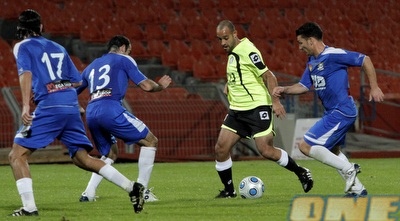 ראובן עובד בין שחקני נס ציונה (יוסי ציפקיס) ראובן עובד בין שחקני נס ציונה (יוסי ציפקיס)