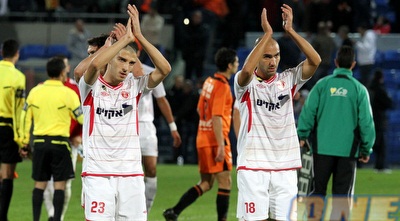 קנדה ואבוטבול מודים לקהל בסיום (שי לוי)