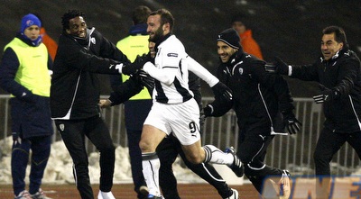 סלפינגידיס חוגג ניצחון וכרטיס לשלב הבא (רויטרס)