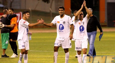 שוקי נגר ואנס דבור מרוצים בסיום (יניב גונן)