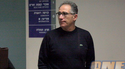 גיורא שפיגל (יניב גונן)