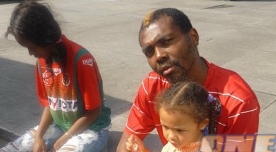 אלברט באנינג ומשפחתו (ONE)