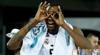 אקס מכבי ת&qout;א, ד´אור פישר, חוגג בסיום (GettyImages)