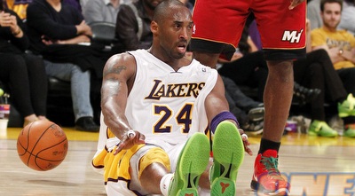 קובי בראיינט והנעליים הירוקים (רויטרס) קובי בראיינט והנעליים הירוקים (רויטרס)