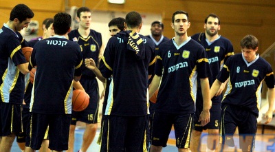 שחקני מ.כ. הבקעה. יצליחו לעצור את הפועל ת&qout;א? (משה חרמון) שחקני מ.כ. הבקעה. יצליחו לעצור את הפועל ת&qout;א? (משה חרמון)