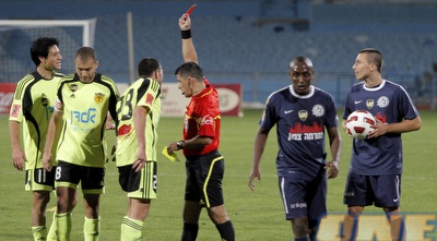 ליאור ראובן רואה את הכרטיס האדום. לא ישחק מול מכבי ת&qout;א (יוסי ציפקיס)