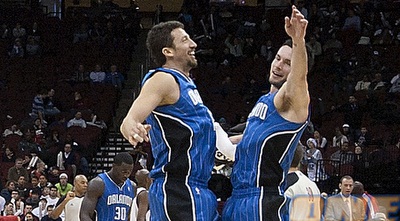 טורקוגלו ורדיק חוגגים ניצחון (רויטרס)