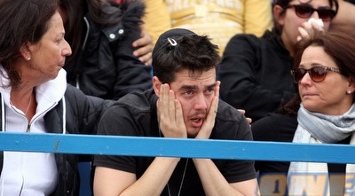 תמיר כהן ואמו דורית עם עיניים אדומות (יניב גונן)